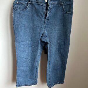 Capri Jeans with side studs